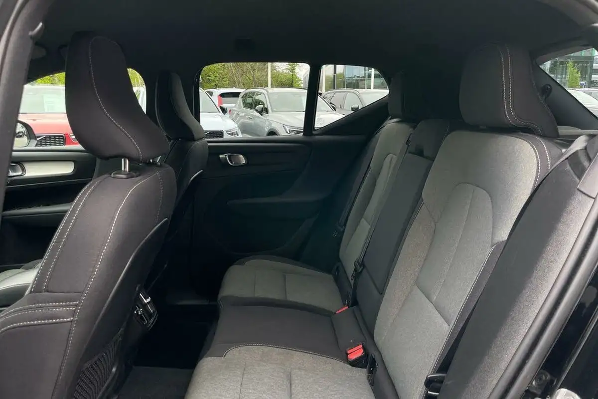 2022-volvo-xc40-20-b3-plus-big-28