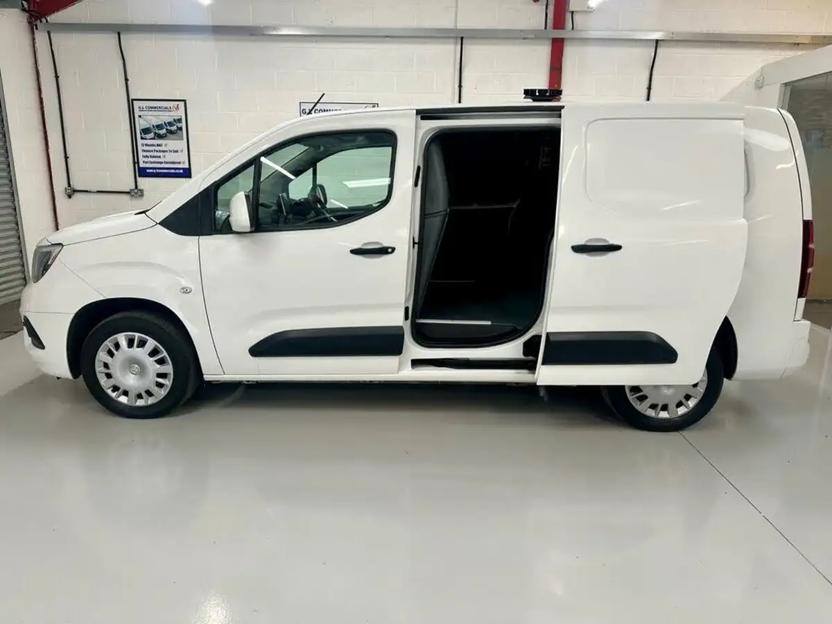 2021-vauxhall-combo-15cdti-sportive-2300-100pseu6dt-l2h1-panel-big-1