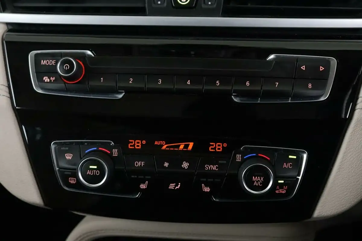 2019-bmw-x1-15-sdrive18i-xline-big-22