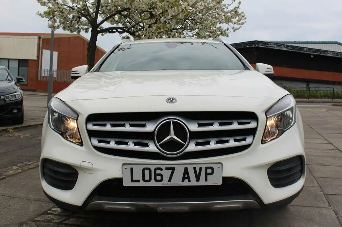 2017-mercedes-benz-gla-class-21d-gla-220d-amg-line-ss-big-2
