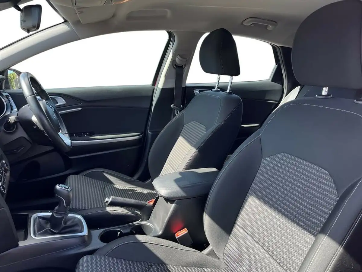 2022-kia-xceed-10-t-gdi-2-big-7