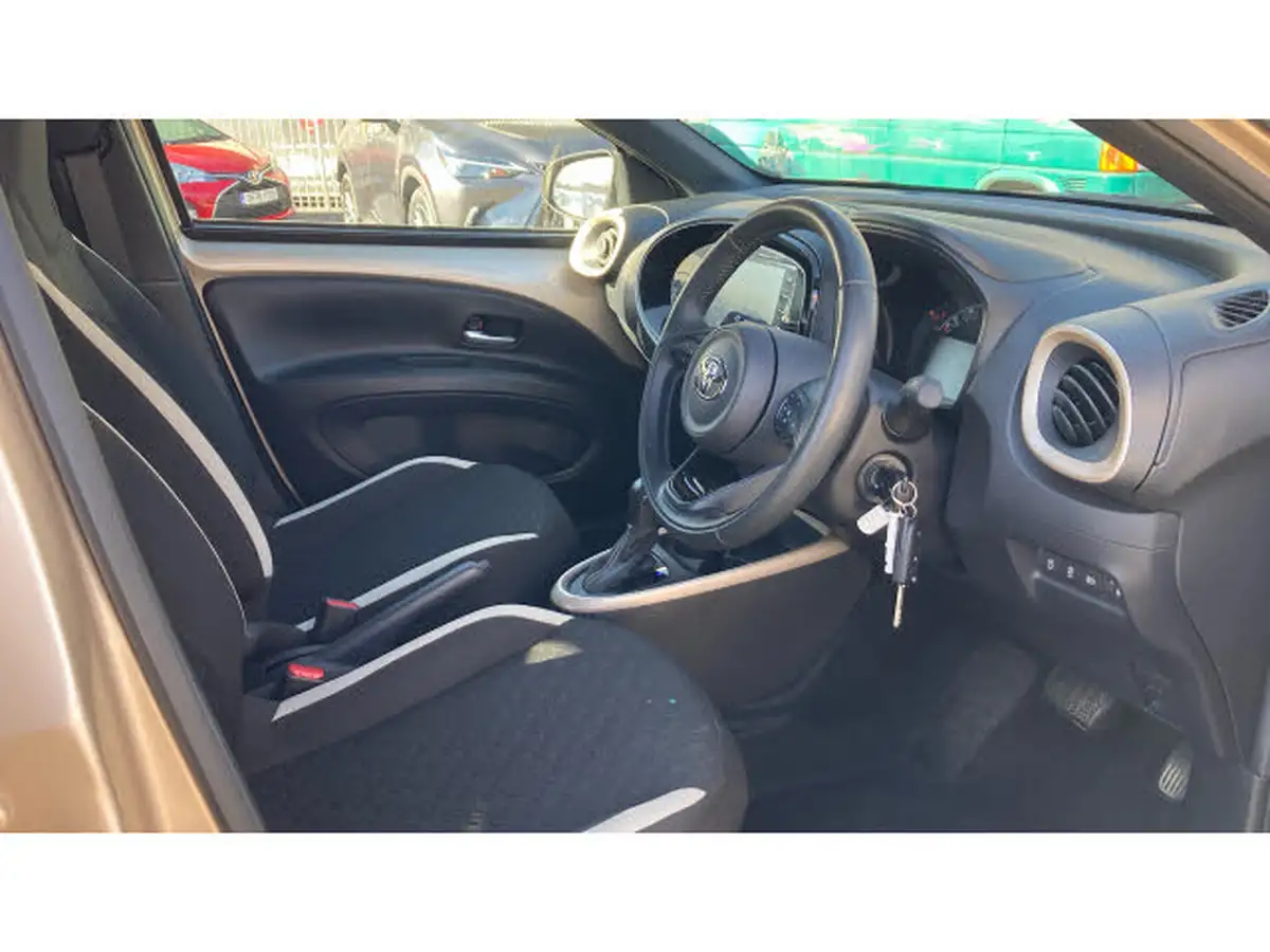 2022-toyota-aygo-x-10-vvt-i-edge-cvt-big-10