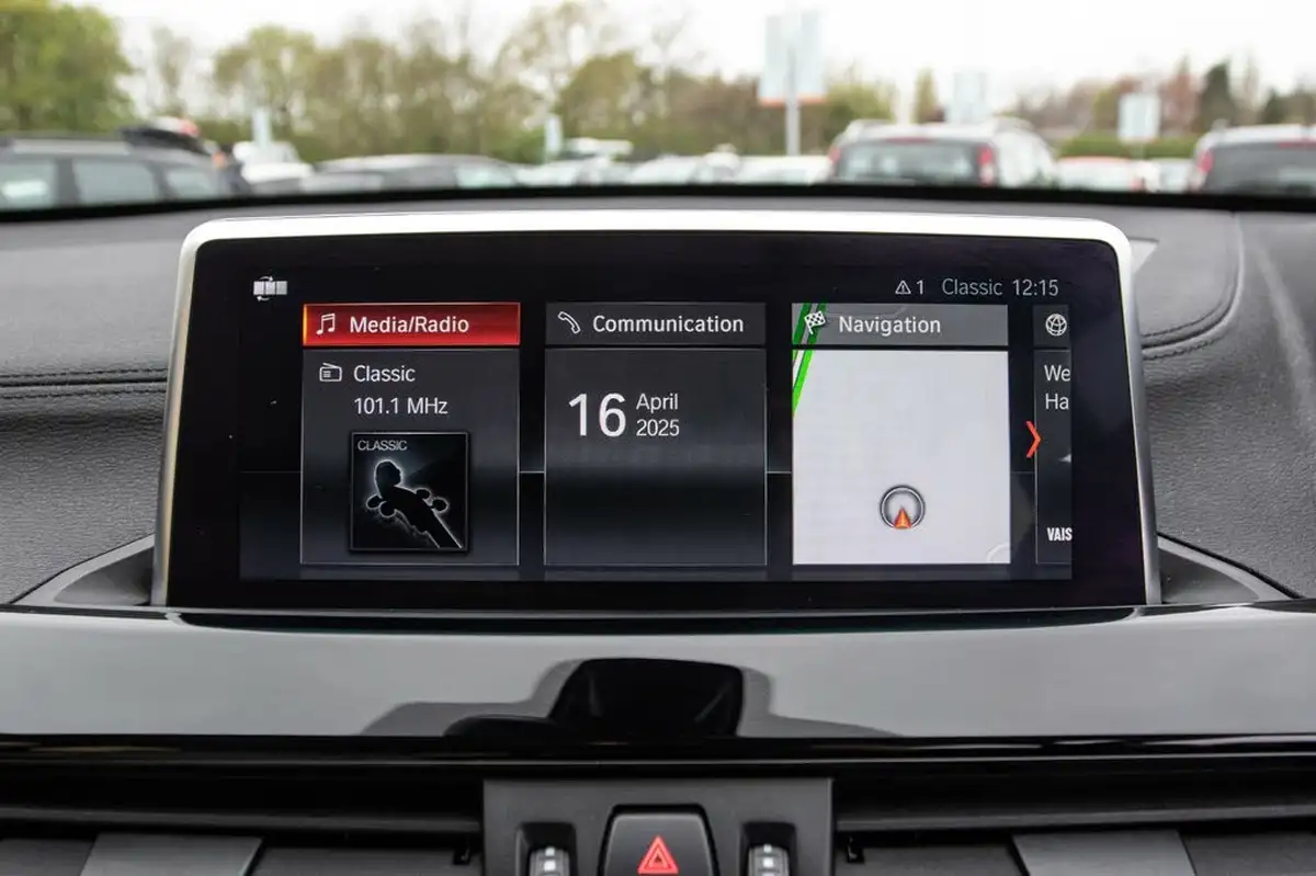 2022-bmw-x1-20-sdrive20i-xline-big-22