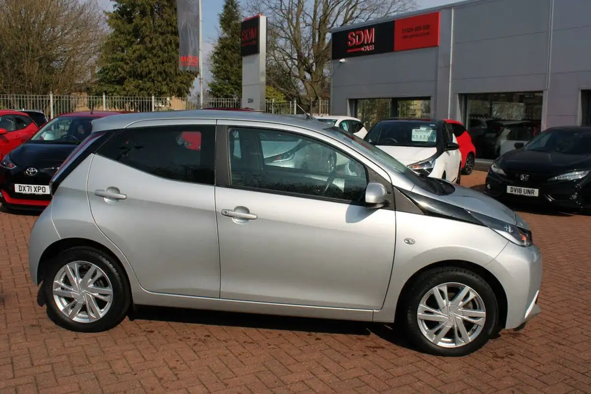 2016-toyota-aygo-10-vvt-i-x-pression-5d-x-shift-big-3