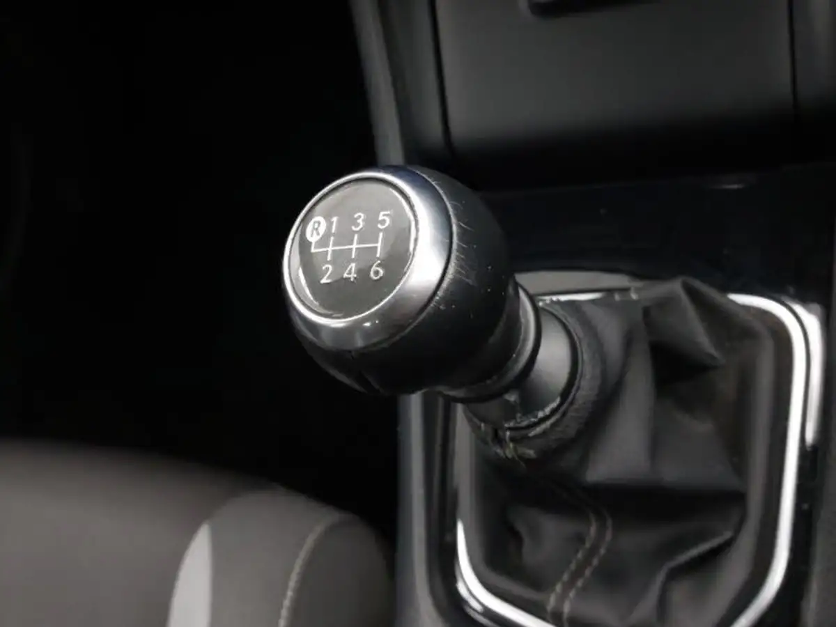 2017-toyota-auris-16d-business-edition-tss-hatchback-big-11