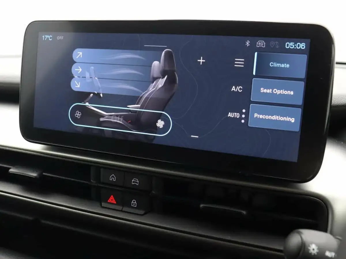 2024-jeep-avenger-e-summit-big-29