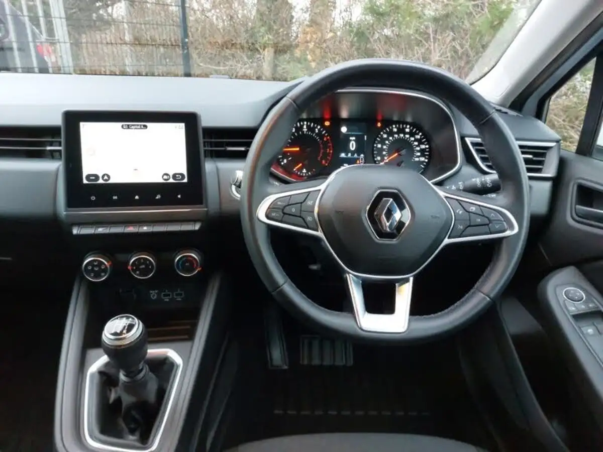 2020-renault-clio-10-sce-iconic-75bhp-big-6