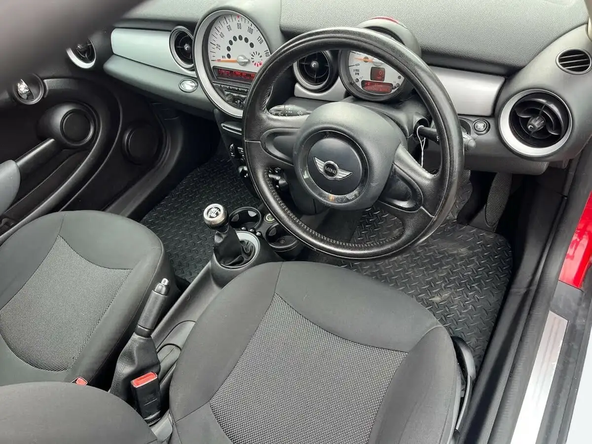 2020-peugeot-208-12-puretech-allure-130bhp-eat8-big-9