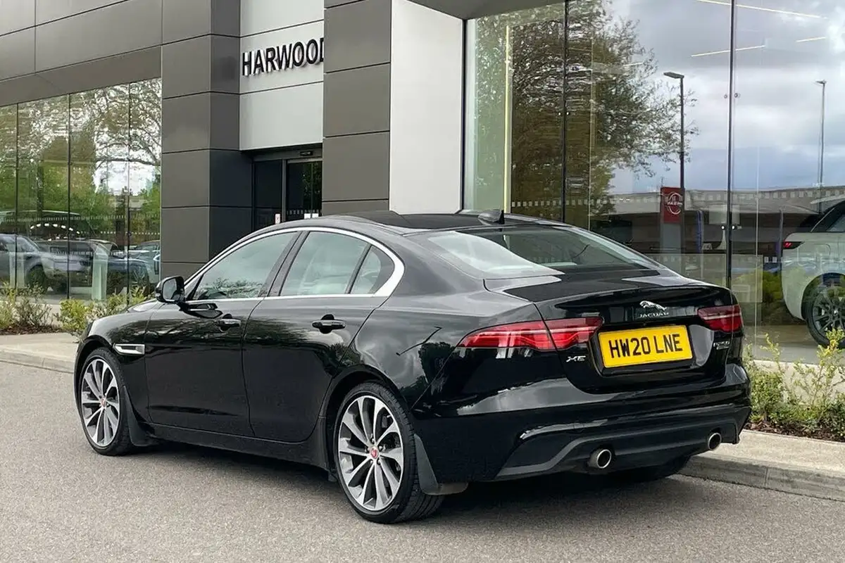 2020-jaguar-xe-20i-s-big-11