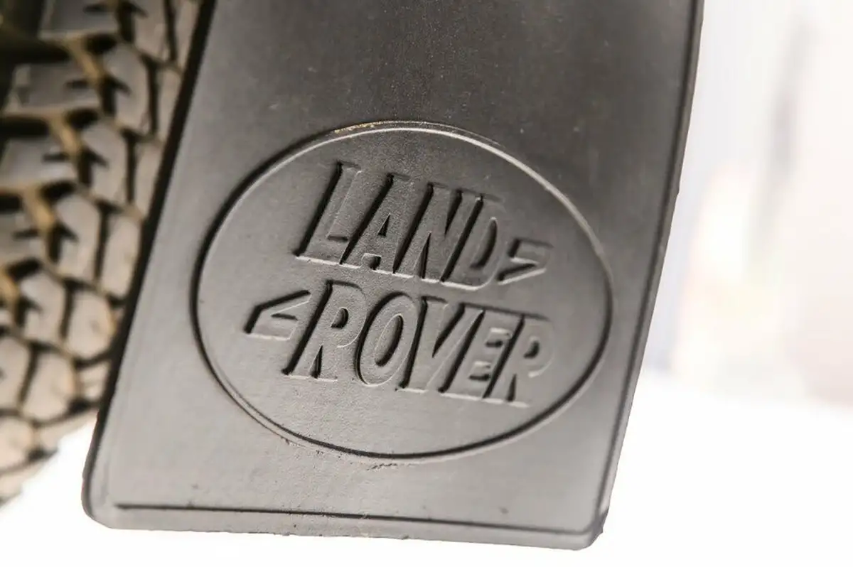 2015-land-rover-90-defender-22td-xs-hard-top-big-27