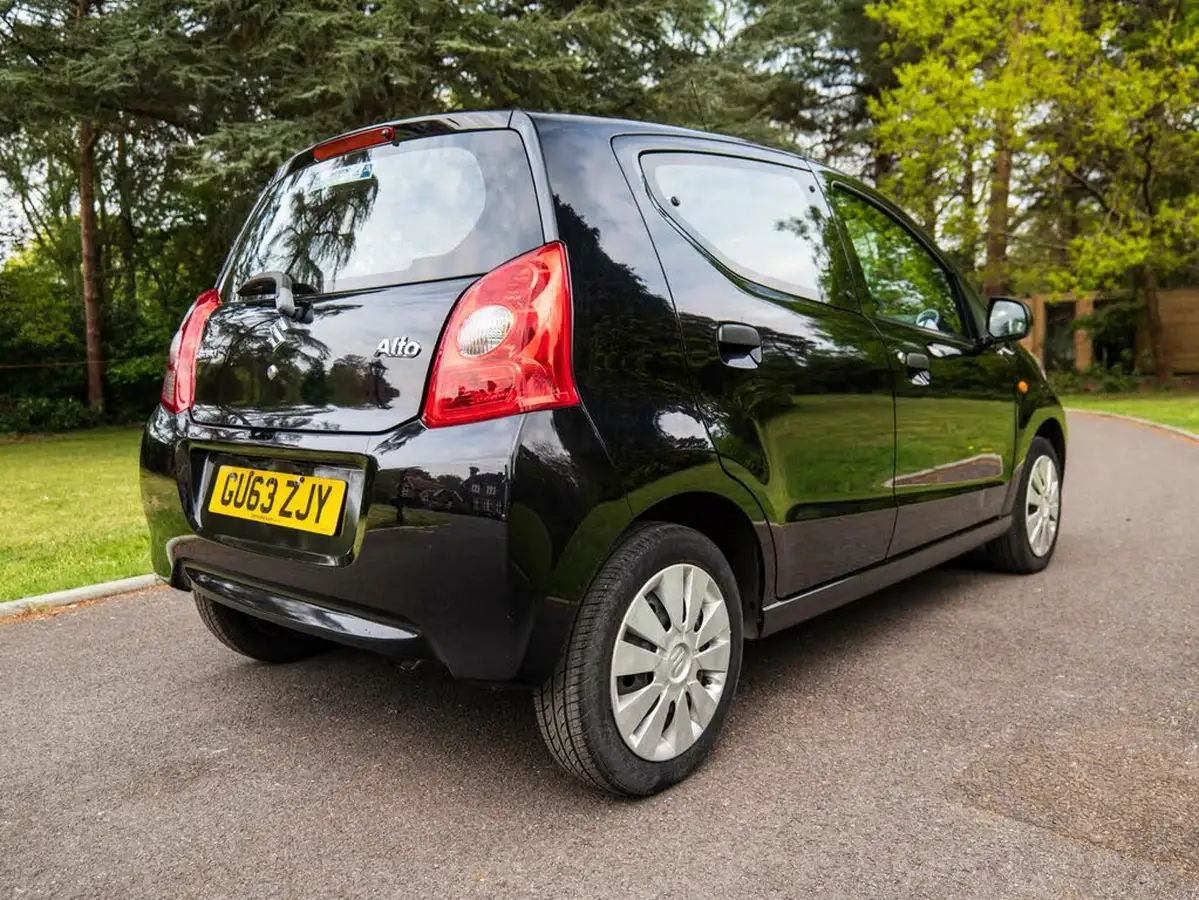 2013-suzuki-alto-10-sz3-big-17
