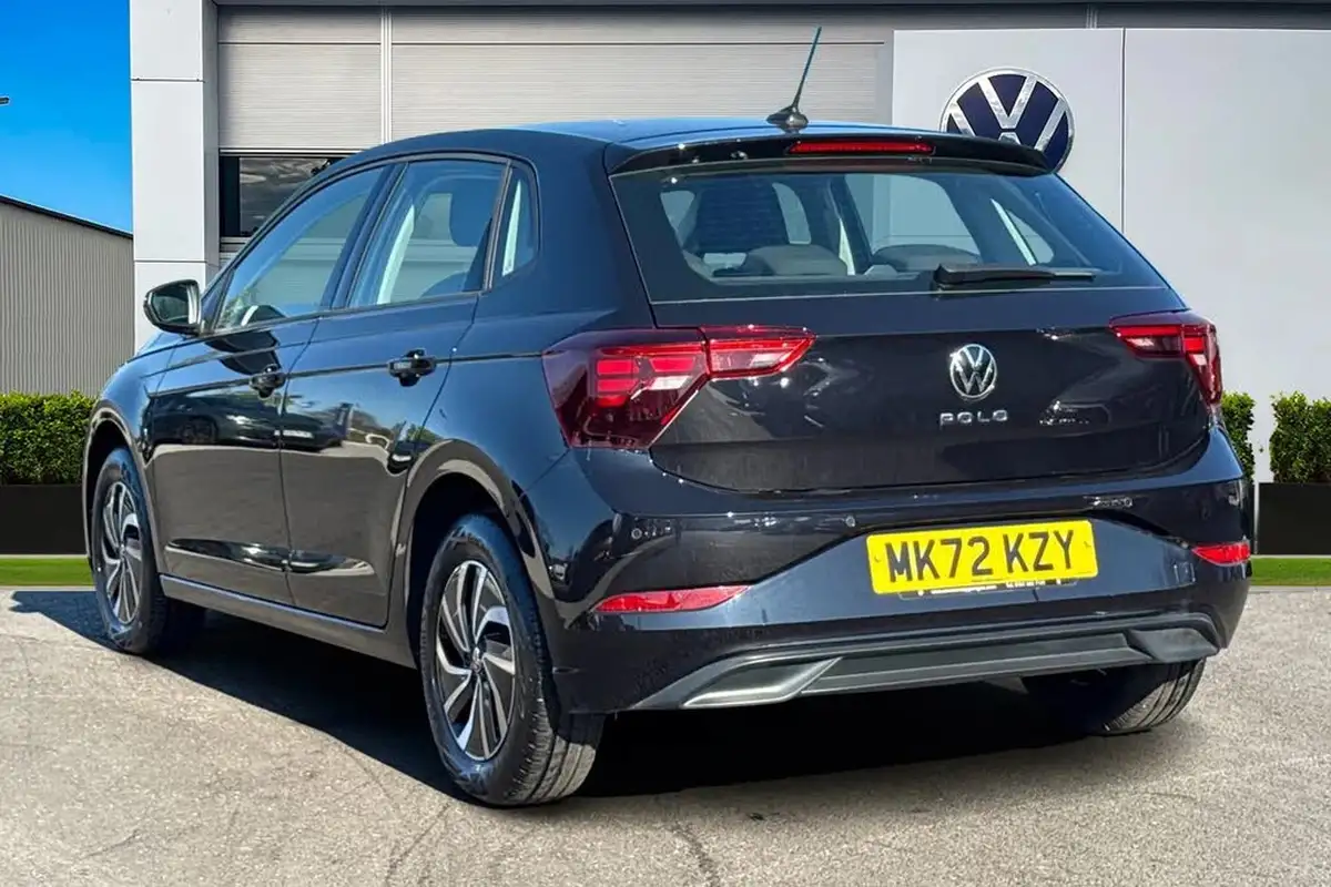 2022-volkswagen-polo-10-tsi-life-big-1