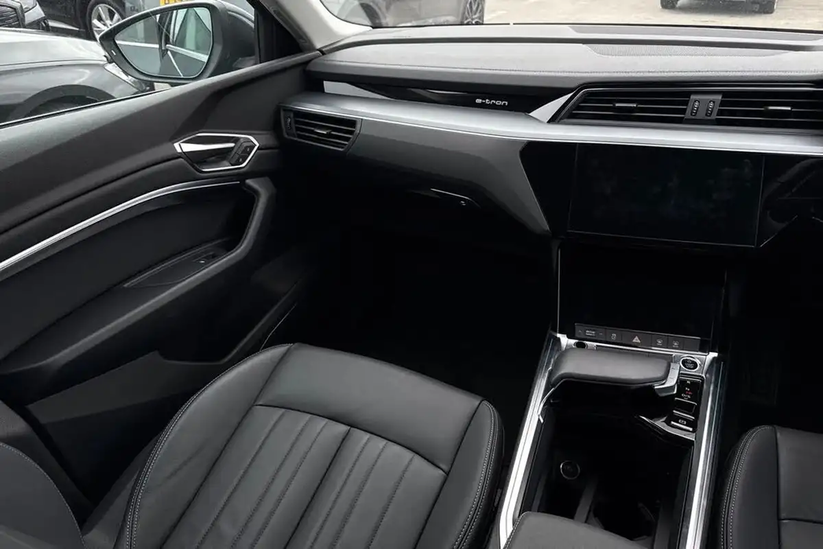 2023-audi-q8-e-tron-55e-sport-suv-big-14