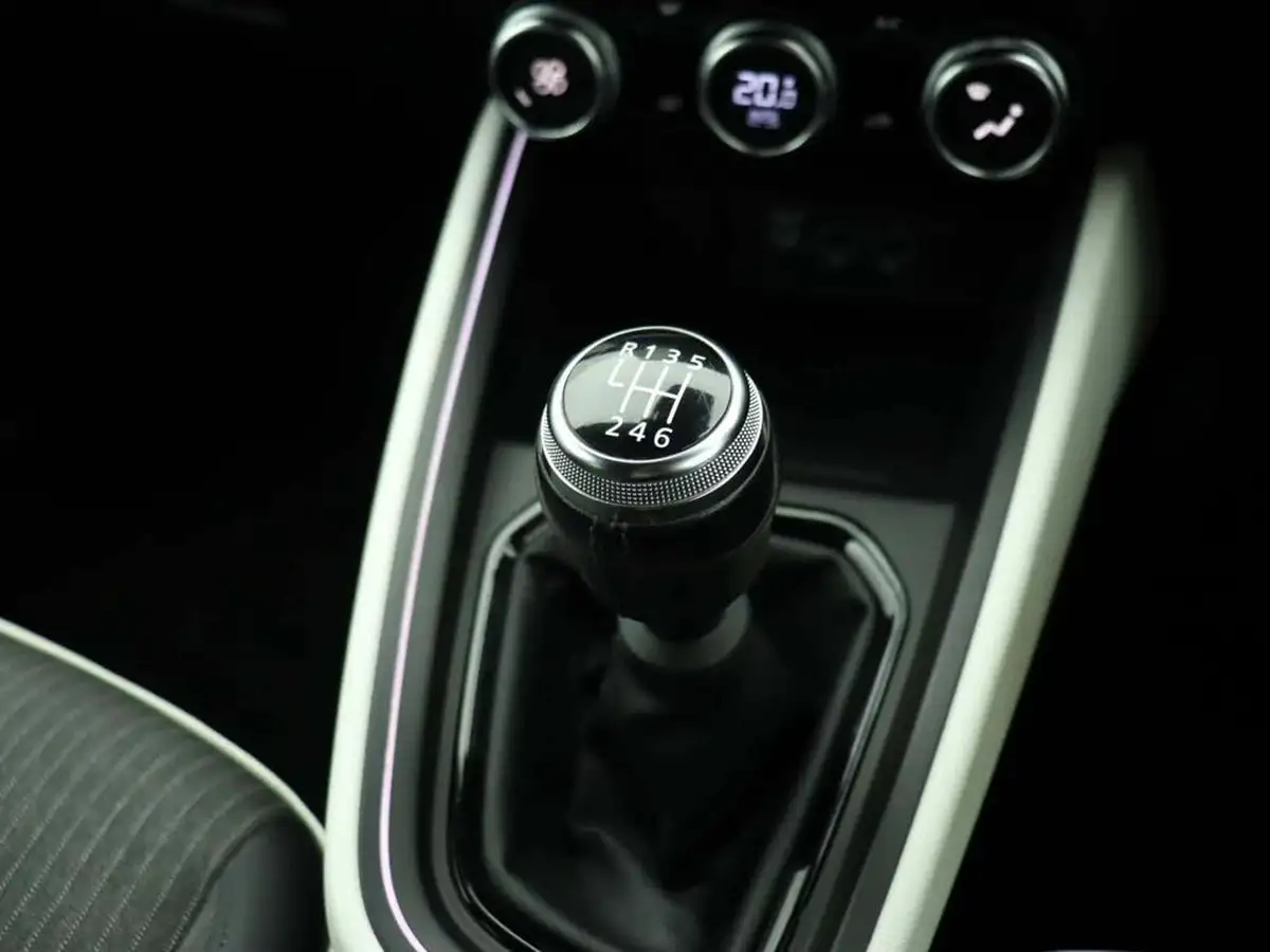 2022-renault-clio-10-tce-techno-big-35