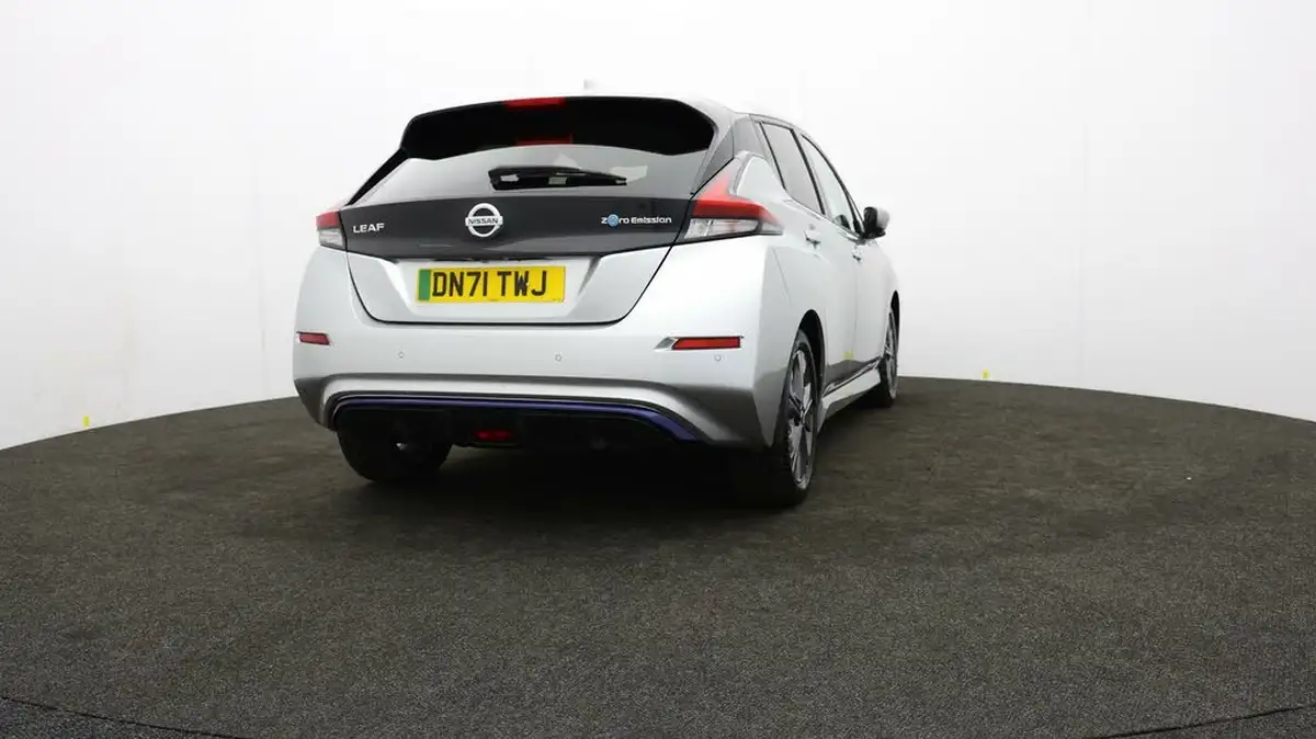 2021-nissan-leaf-e-tekna-big-73