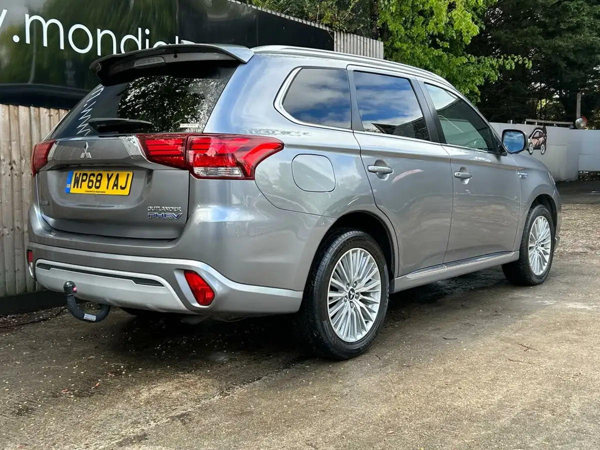 2018-mitsubishi-outlander-24-4h-phev-big-12