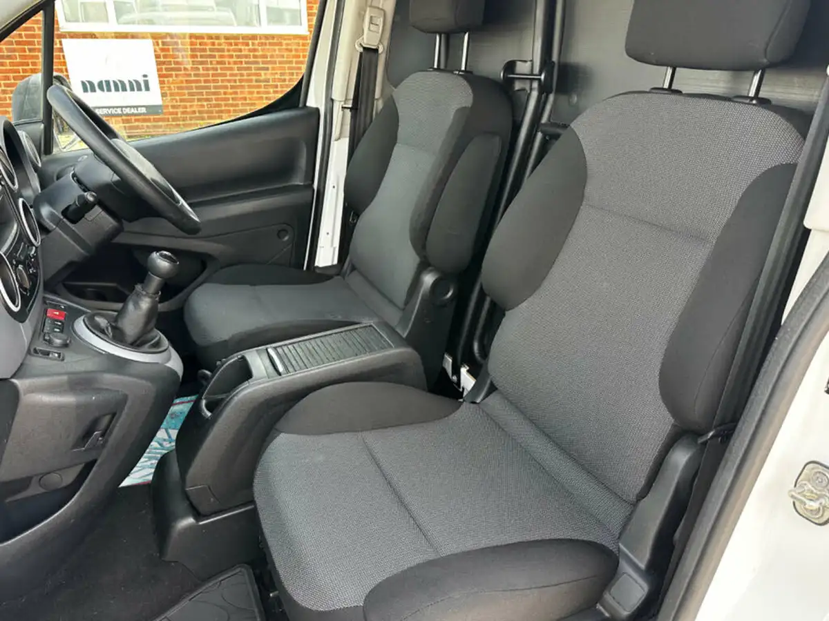 2017-peugeot-partner-16bluehdi-s-l1-75pseu6-648-panel-big-16
