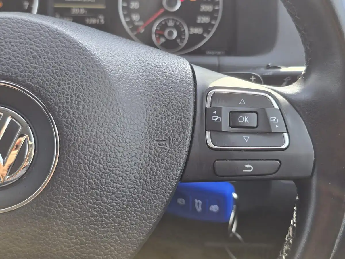 2014-volkswagen-touran-big-25