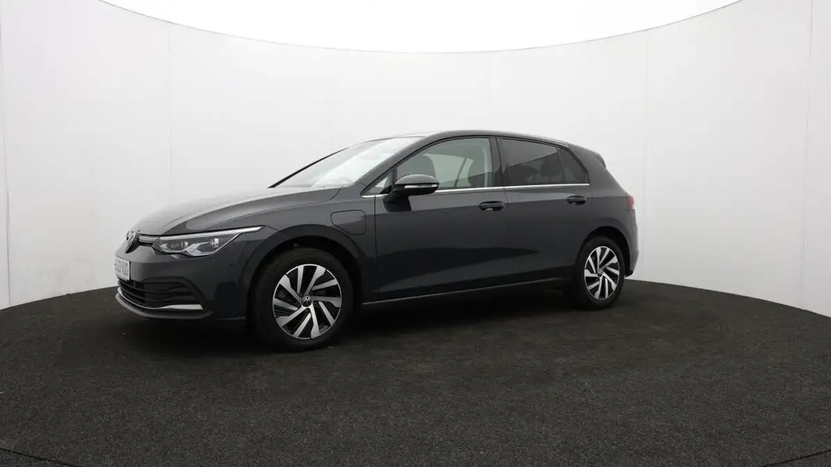 2023-volkswagen-golf-14-tsi-ehybrid-style-big-57