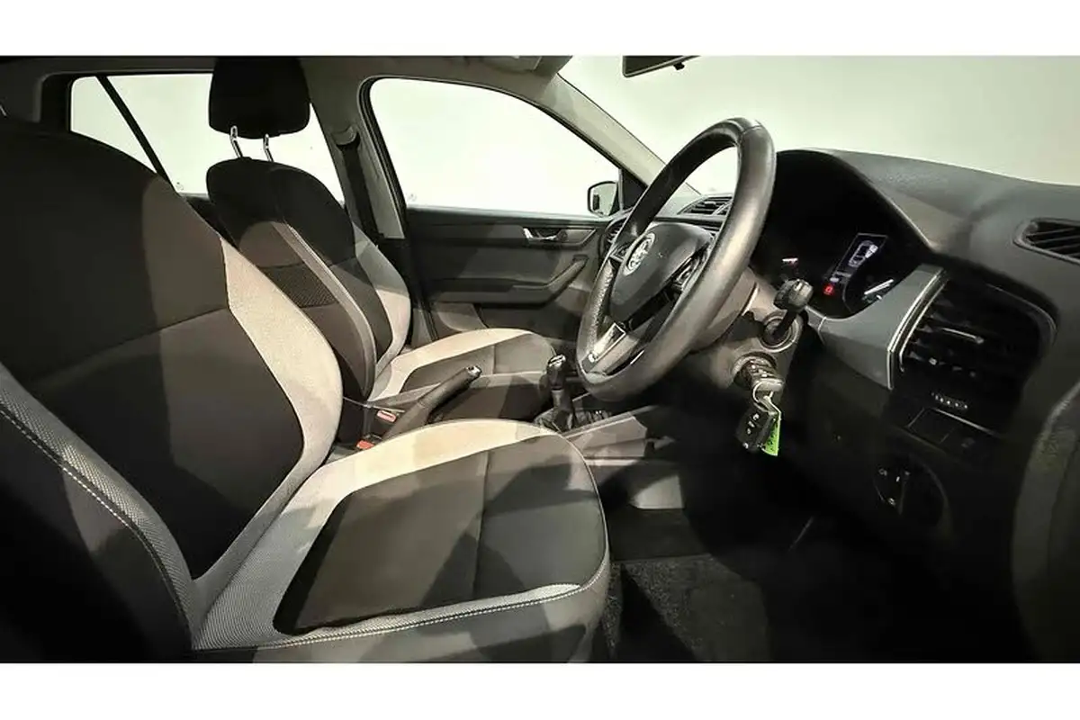 2018-skoda-fabia-10-tsi-se-95ps-ss-hatchback-big-20