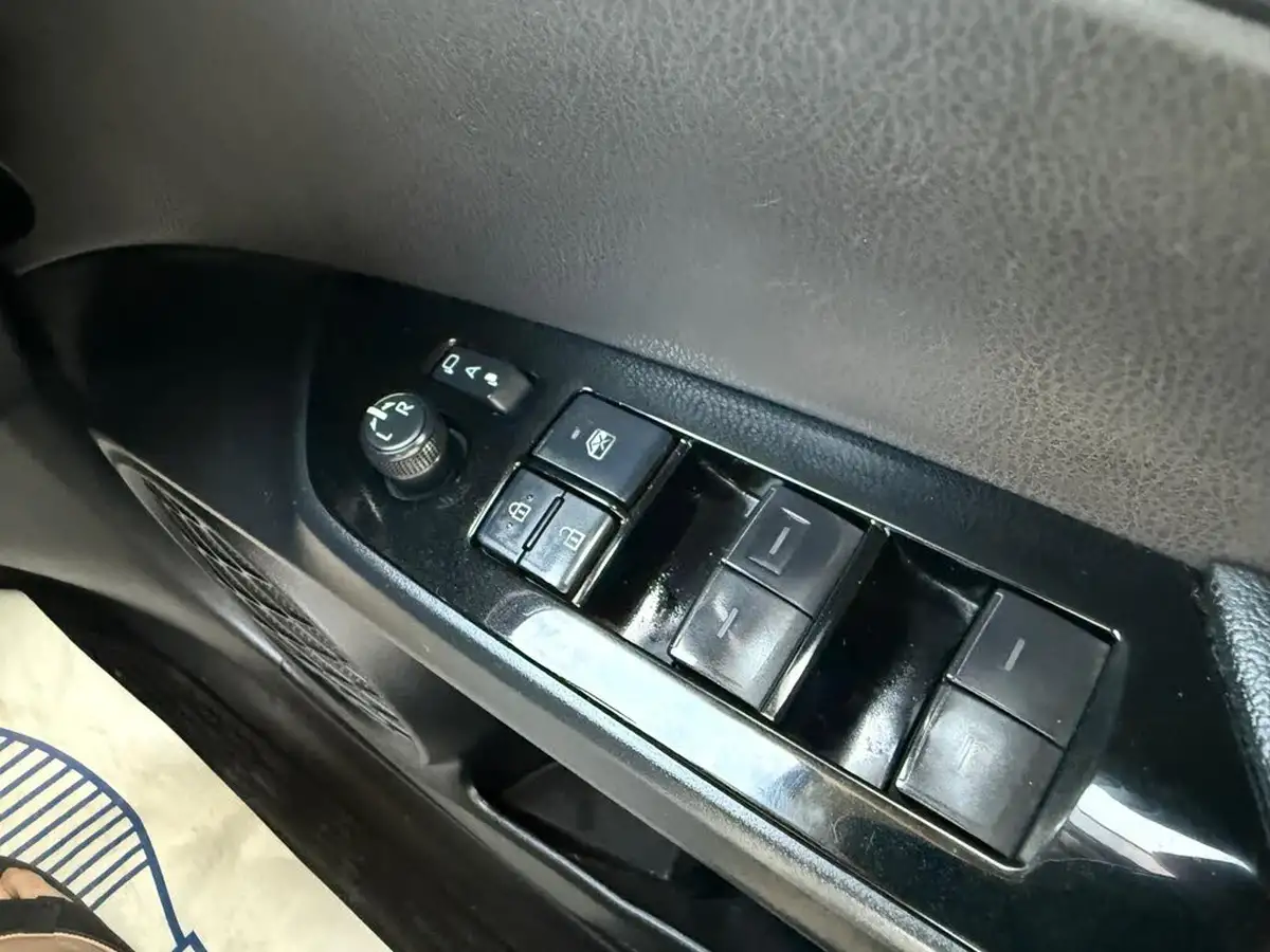 2019-toyota-prius-big-54