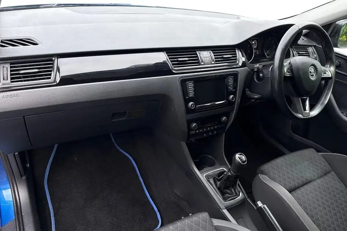 2017-skoda-rapid-spaceback-12-tsi-se-sport-big-14