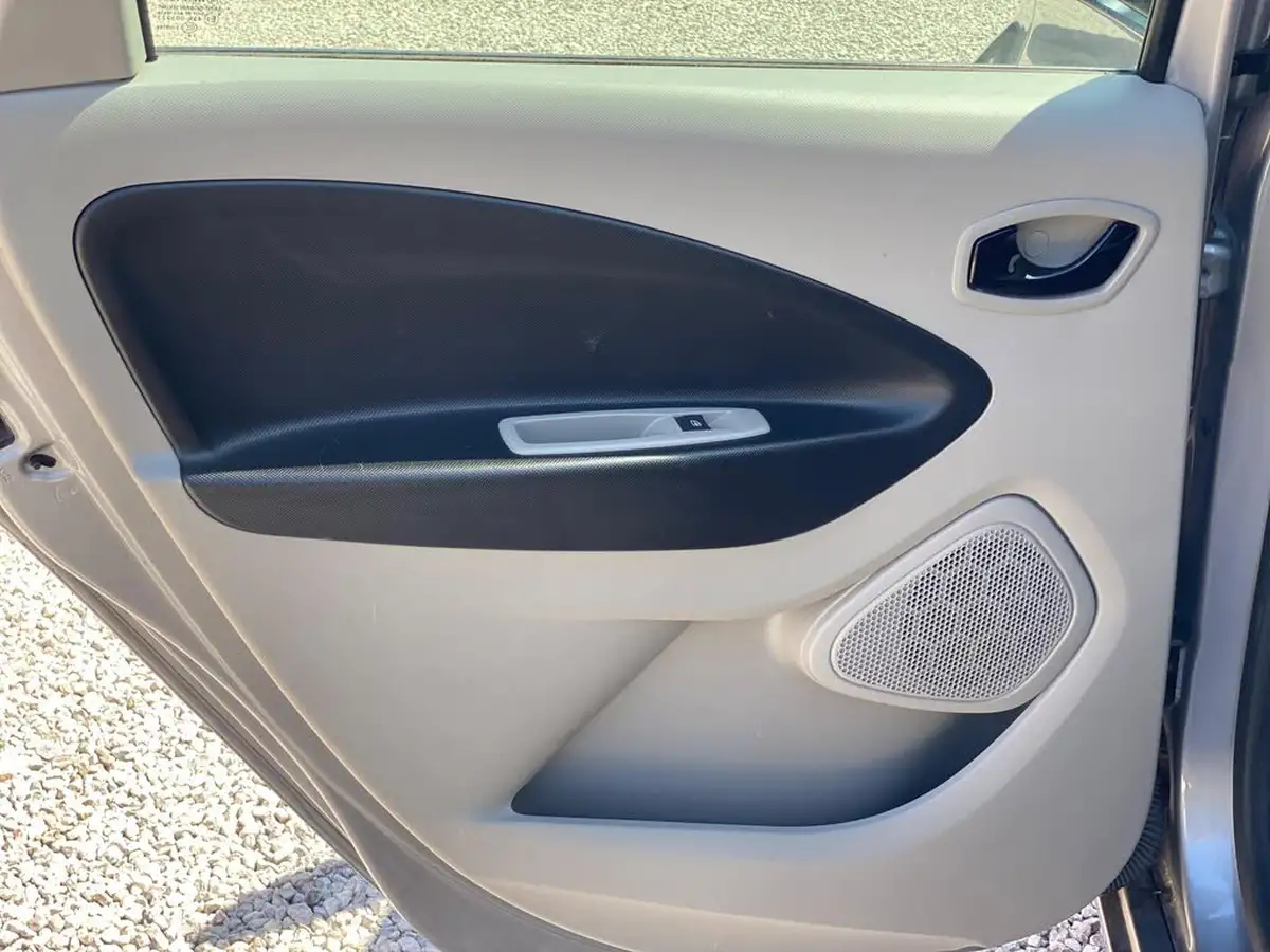 2018-renault-zoe-e-dynamique-nav-rapid-charge-big-53