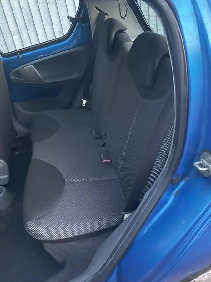2009-toyota-aygo-10-aygo-blue-5d-mmt-big-10