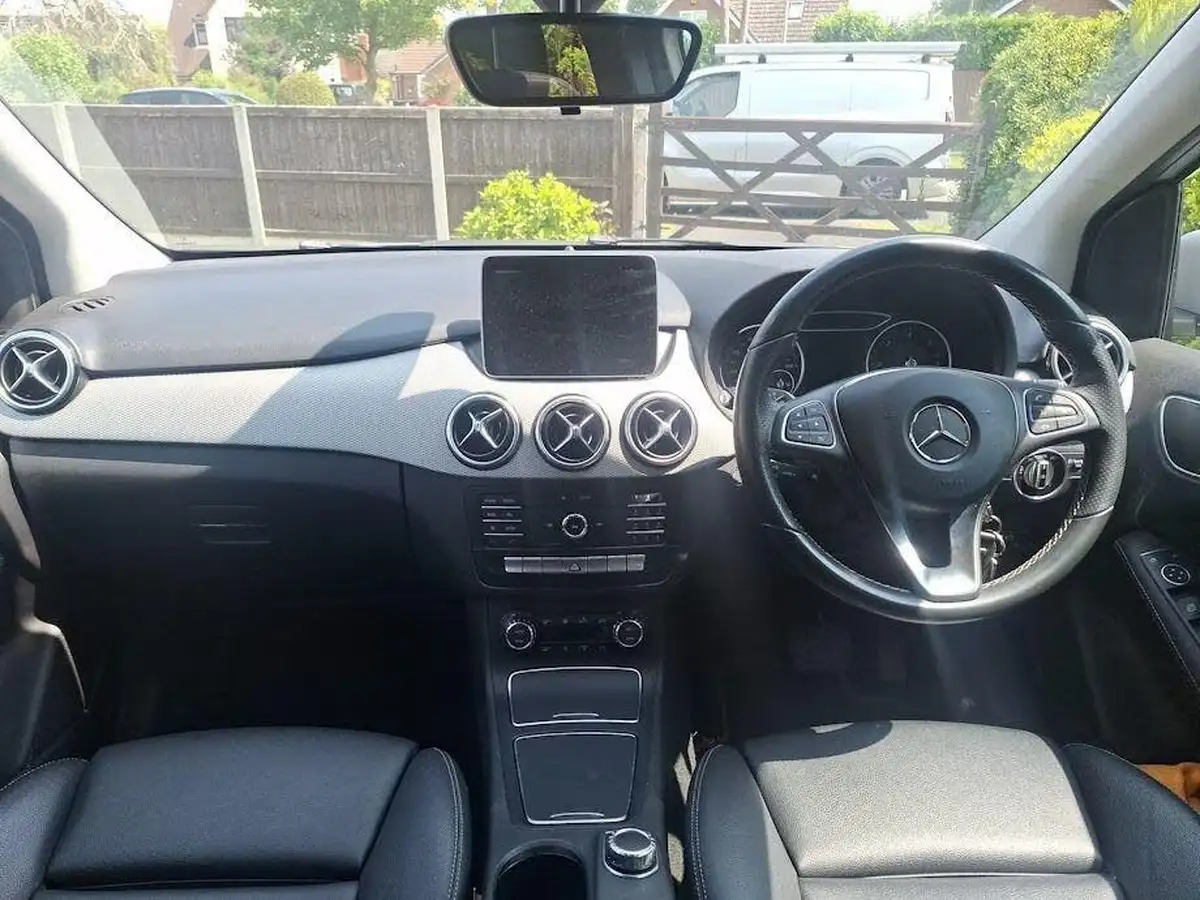 2017-mercedes-benz-b-class-15d-b180-sport-7g-dct-big-4