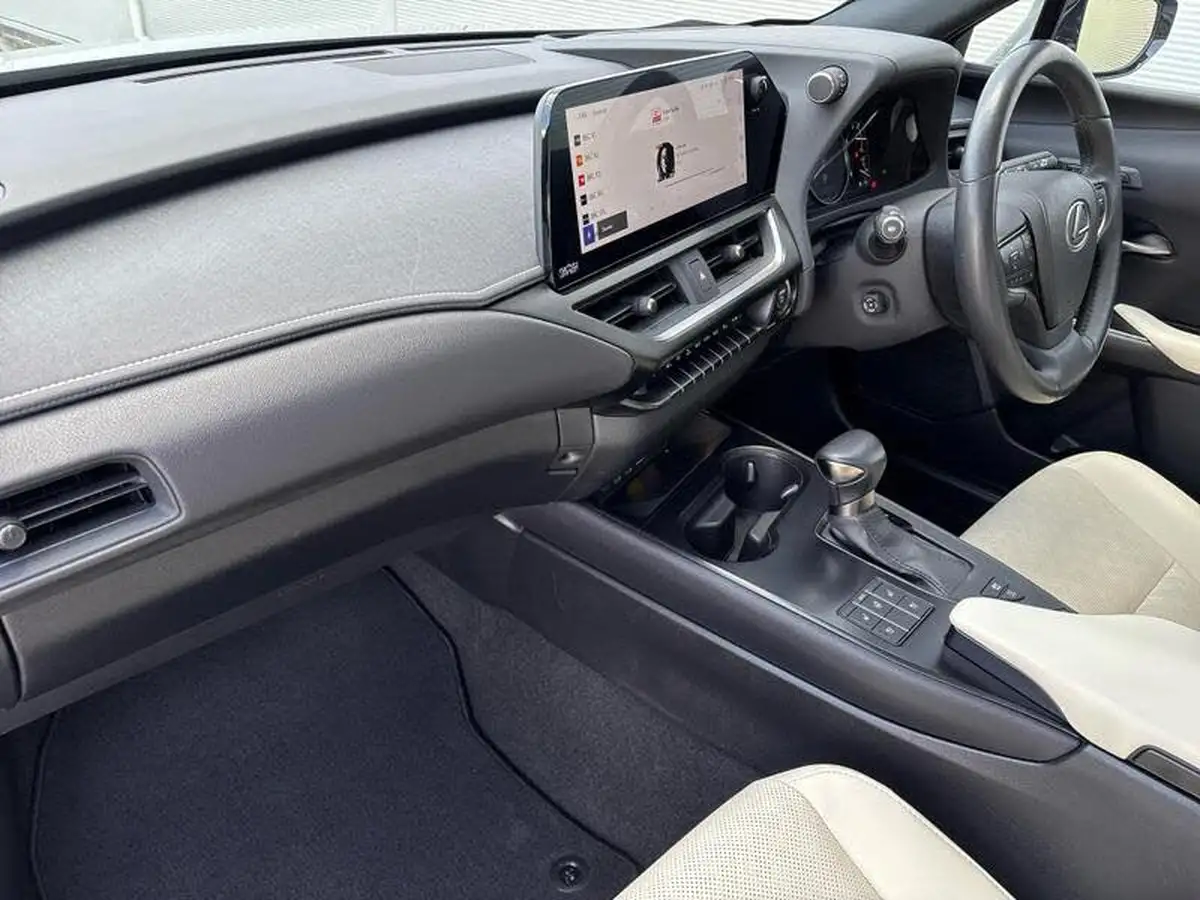 2022-lexus-ux-250h-20-takumi-big-9