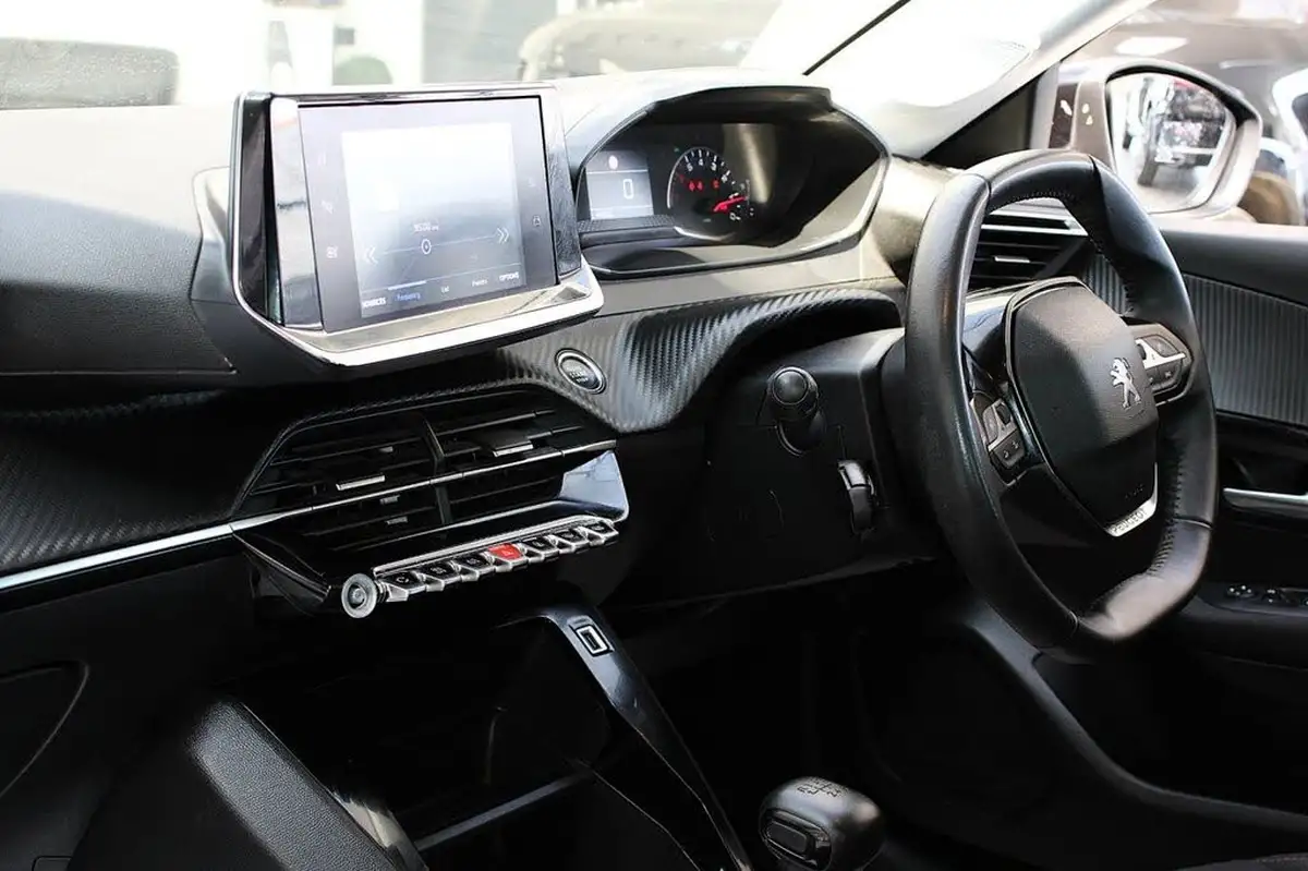 2022-peugeot-208-15-bluehdi-active-premium-big-21