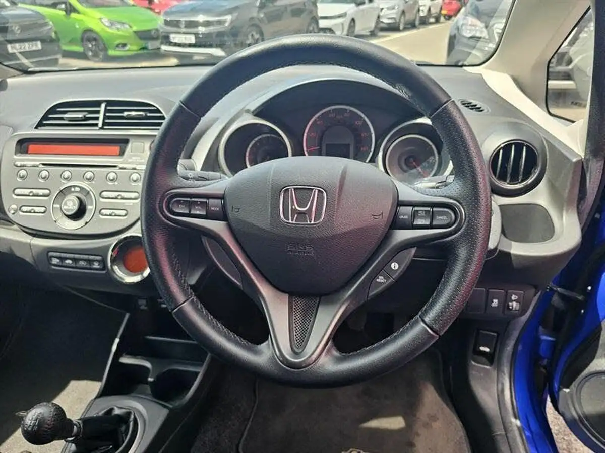 2015-honda-jazz-14-es-plus-big-11