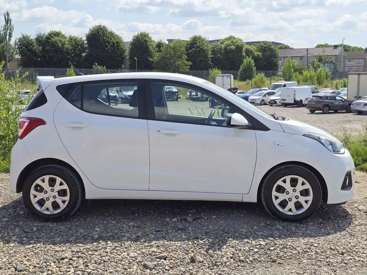 2016-hyundai-i10-12-se-auto-big-11