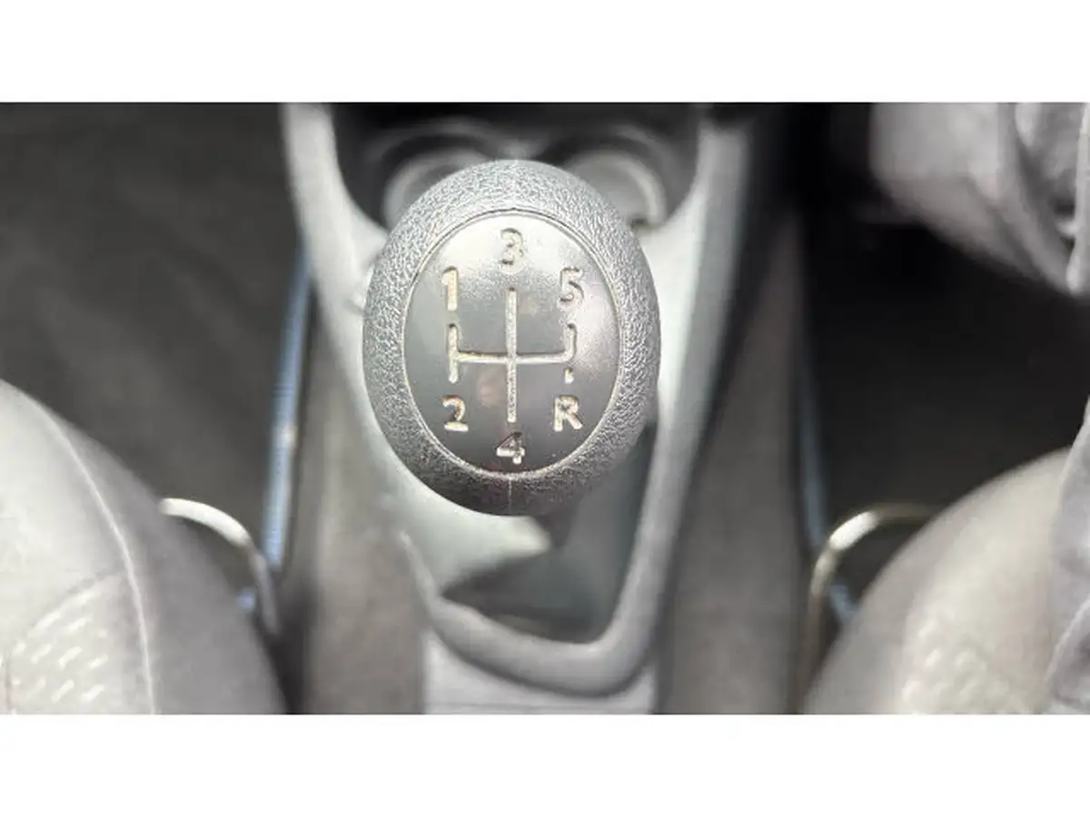 2019-dacia-sandero-10-sce-essential-big-28