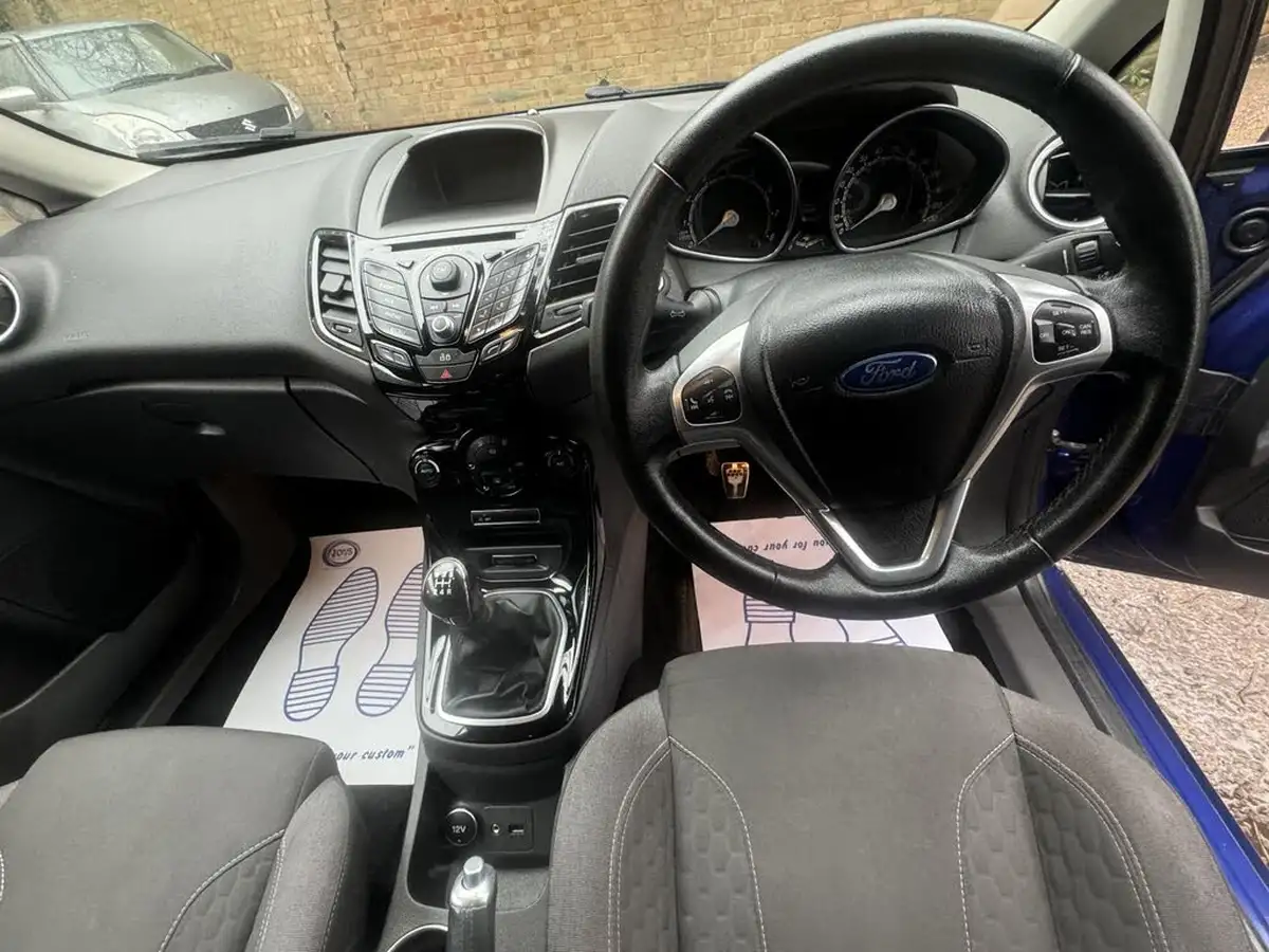 2014-ford-fiesta-10-zetec-s-big-34
