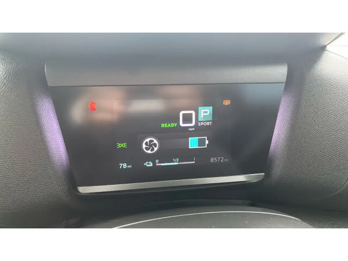 2022-citroen-c4-e-shine-big-17