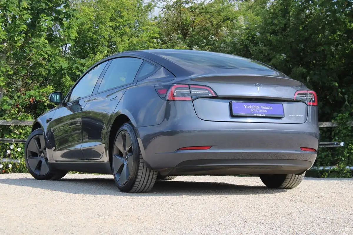2020-tesla-model-3-e-long-range-big-2