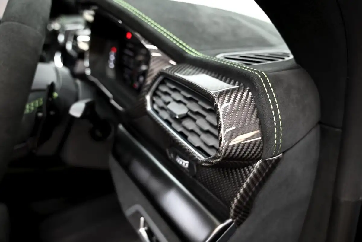 2023-lamborghini-urus-40-no-trim-big-12
