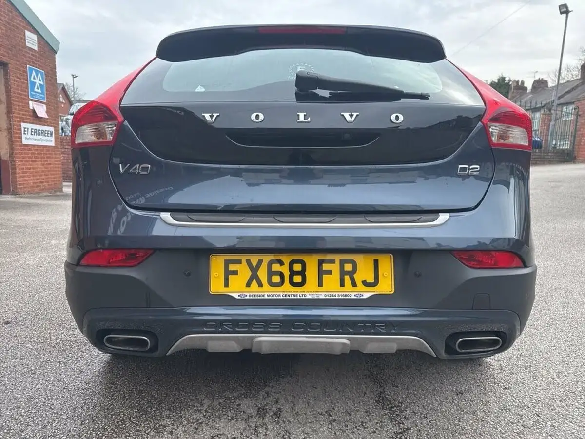 2018-volvo-v40-20td-d2-cross-country-pro-big-61