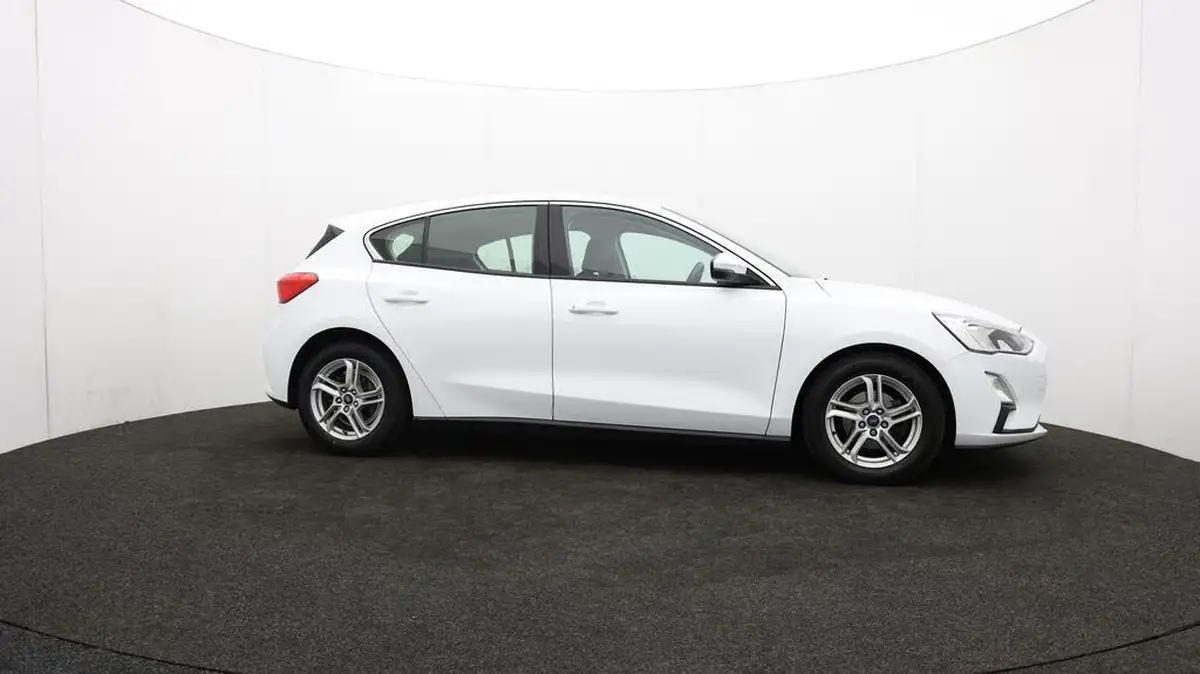 2019-ford-focus-15-zetec-120ps-hatchback-big-33