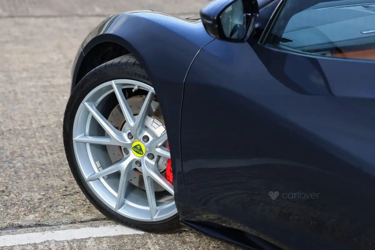 2023-lotus-emira-35-first-edition-v6-big-38