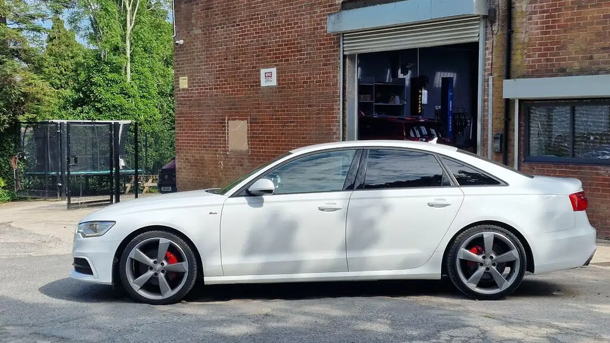 2014-audi-a6-saloon-20tdi-ultra-black-edition-s-tronic-big-5