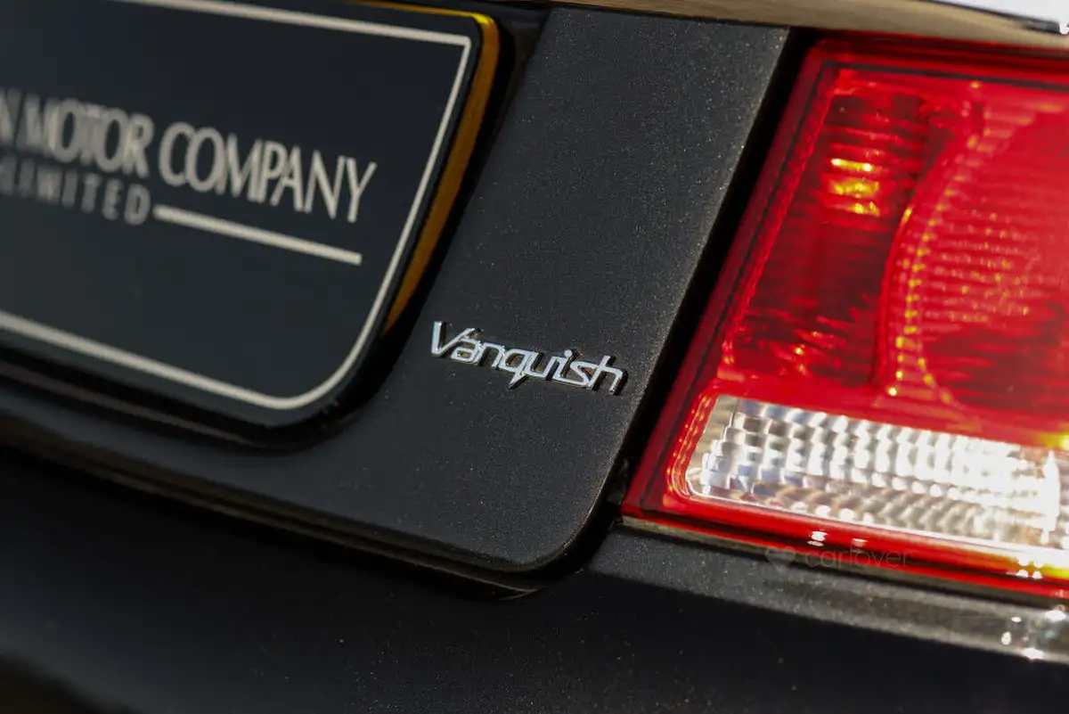 2004-aston-martin-vanquish-59-big-17