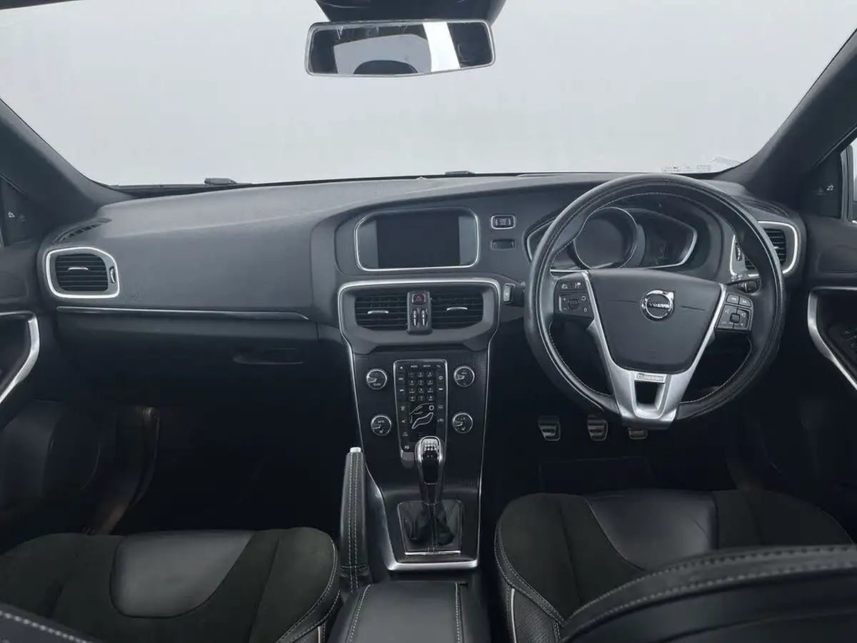 2018-volvo-v40-20td-d3-r-design-nav-plus-big-7