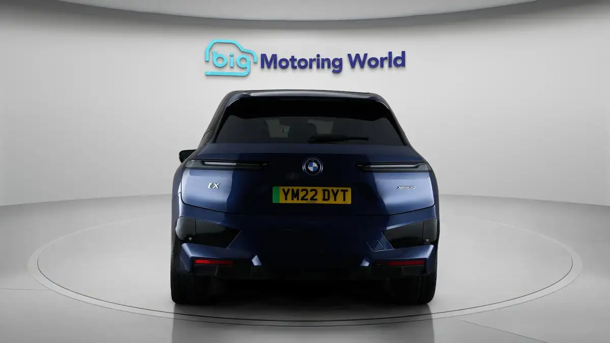 2022-bmw-ix-e-xdrive-40-m-sport-edition-big-5