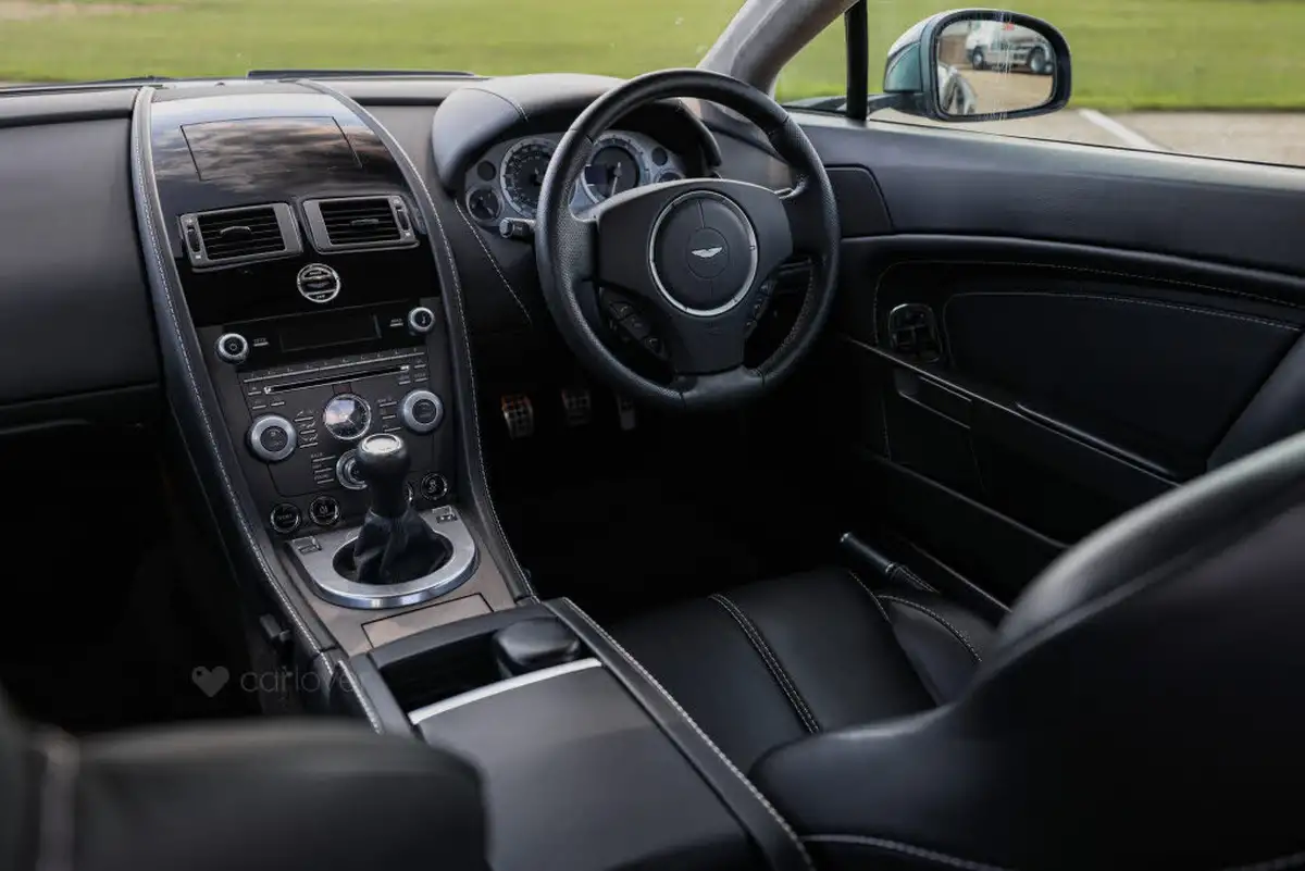 2013-aston-martin-vantage-47-coupe-big-44