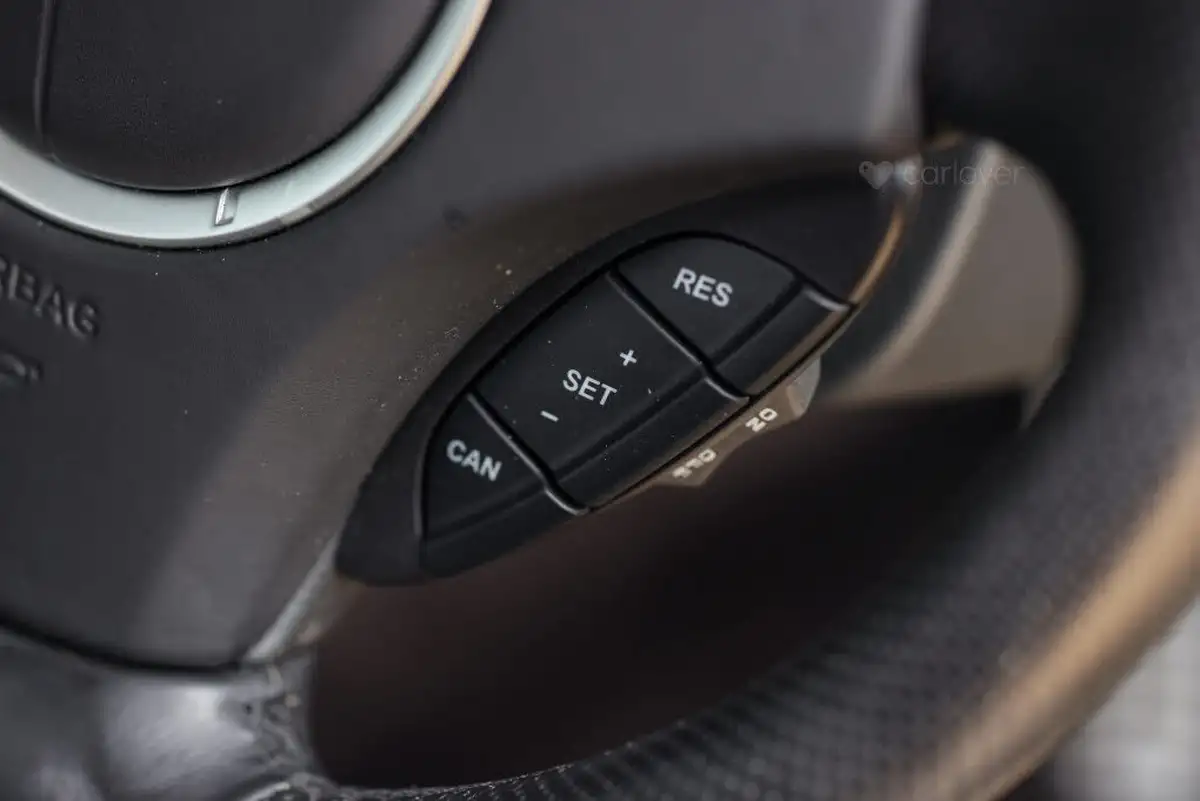 2013-aston-martin-vantage-47-coupe-big-72