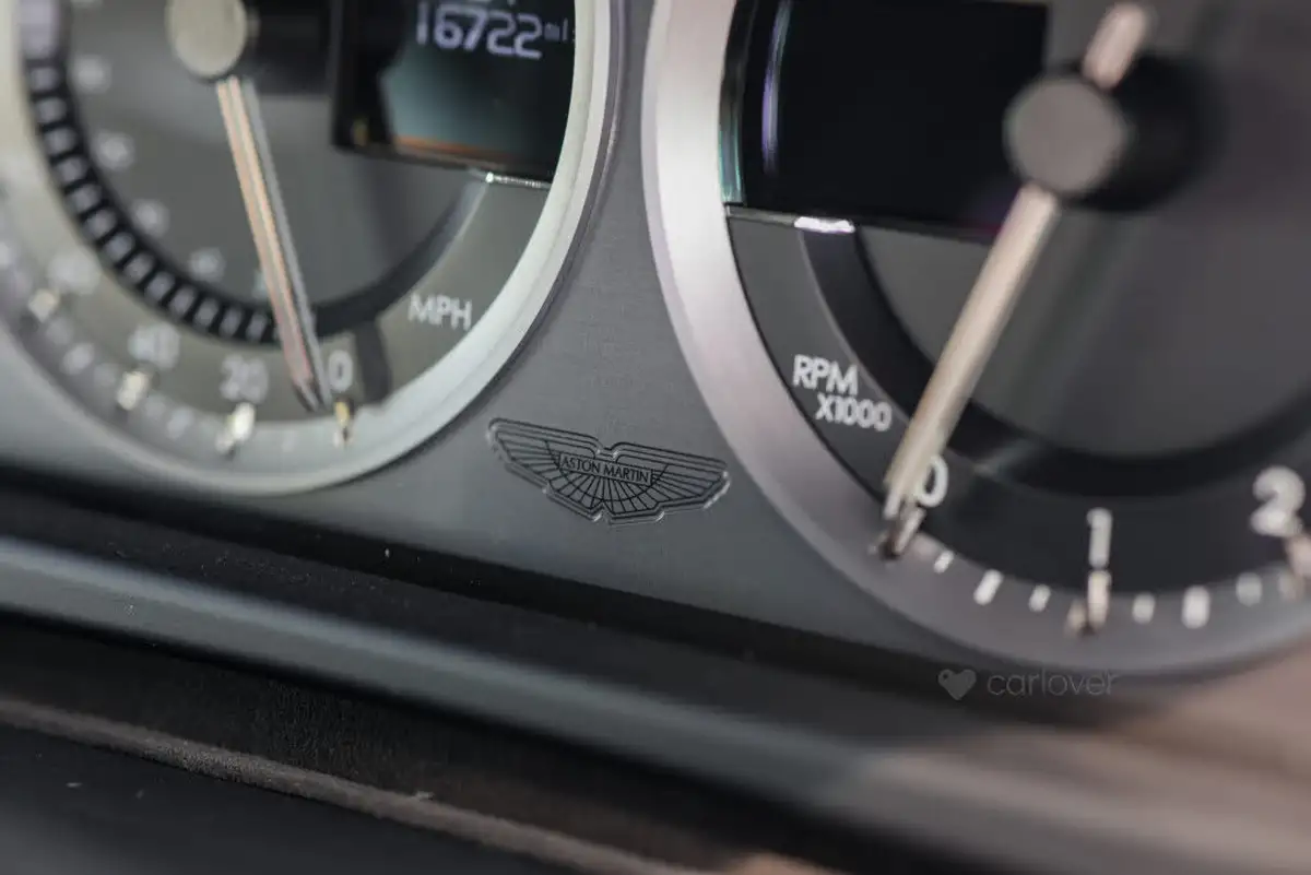 2013-aston-martin-vantage-47-coupe-big-68