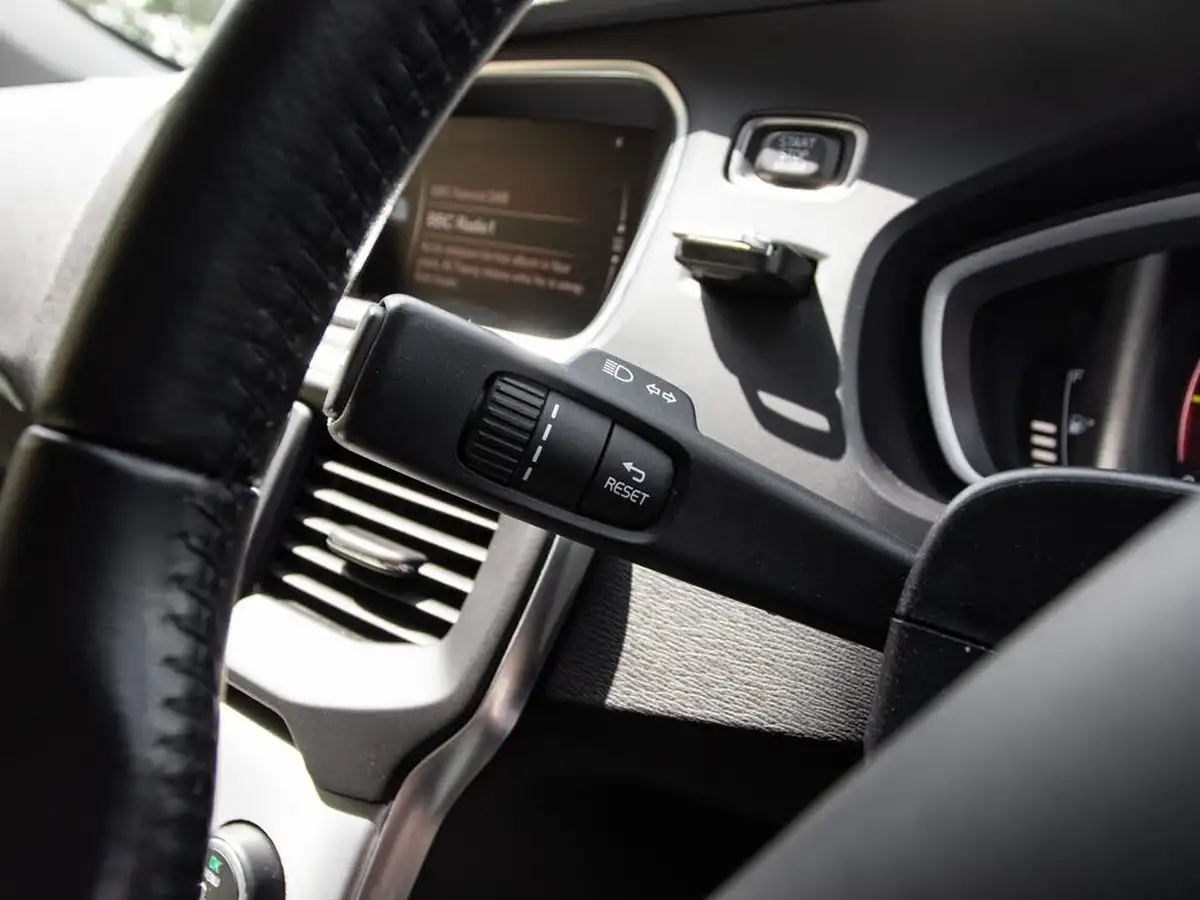 2018-volvo-v40-20td-d3-inscription-geartronic-big-16
