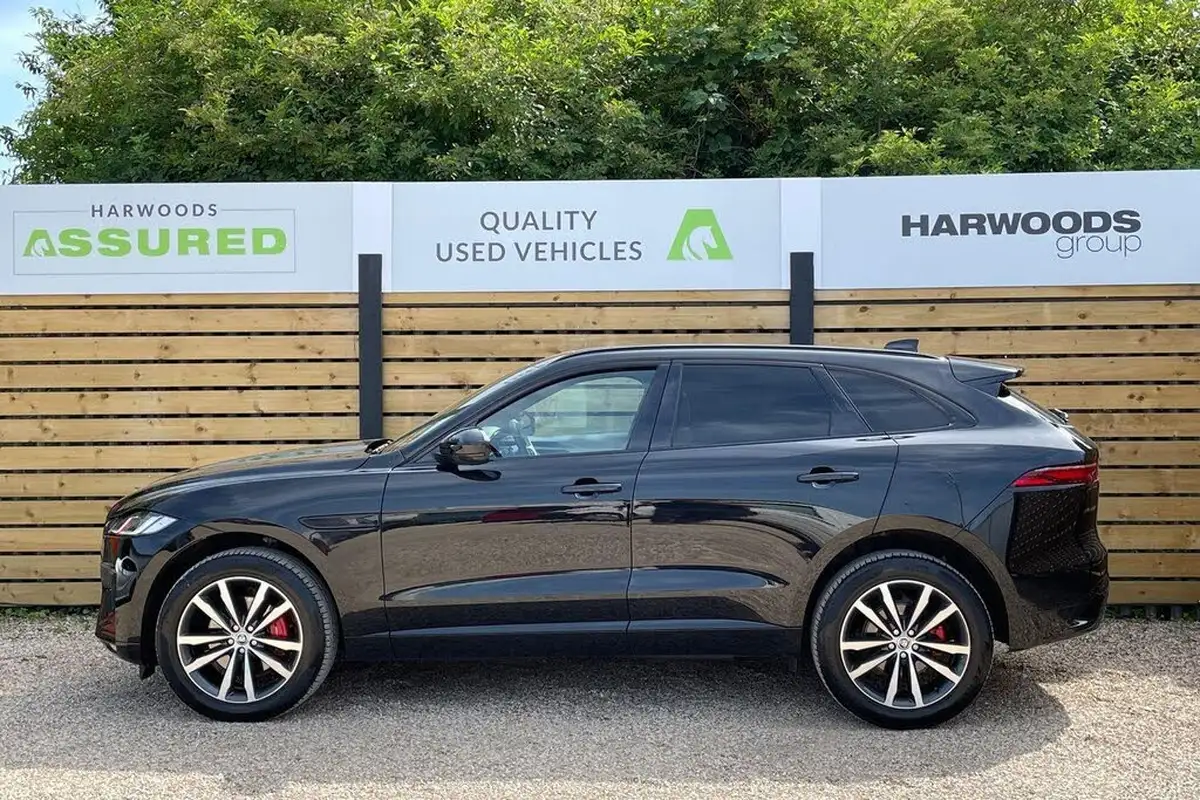 2023-jaguar-f-pace-20-d200-r-dynamic-se-black-big-10